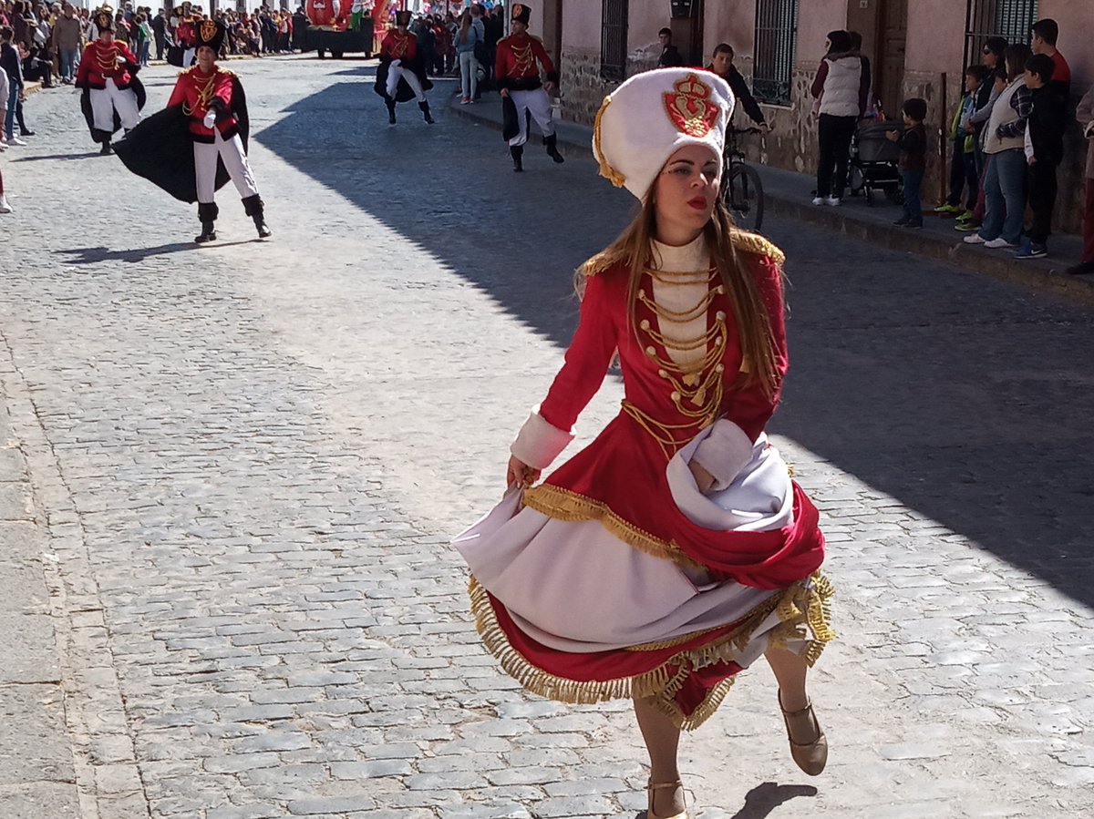 AlmagroAyto's tweet photo. 🎭 Concurso de comparsas 🎭
Felicidades a todas las comparsas. Desde el @AlmagroAyto os damos las gracias por participar en el desfile, dando luz, color y alegría al Carnaval de #Almagro 2019. Gracias especialmente a nuestra comparsa La Escacharrá.
#Carnaval19 #comparsas https://t.co/zvDRprFMX5