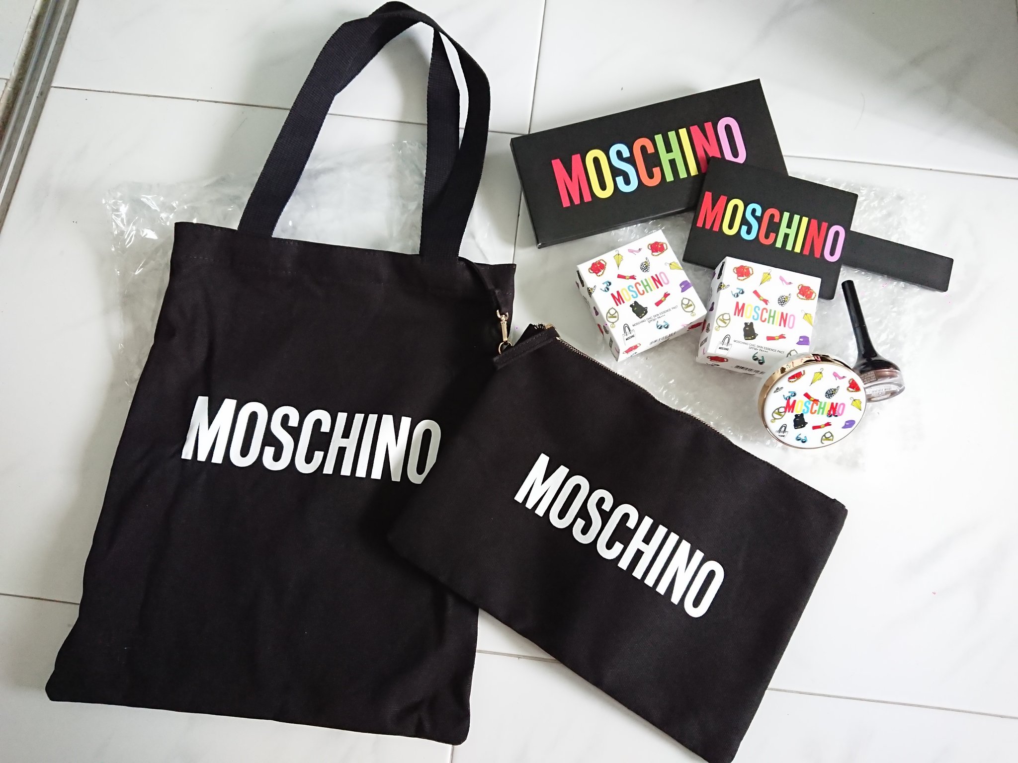 Moschino x tonymoly pouch deals
