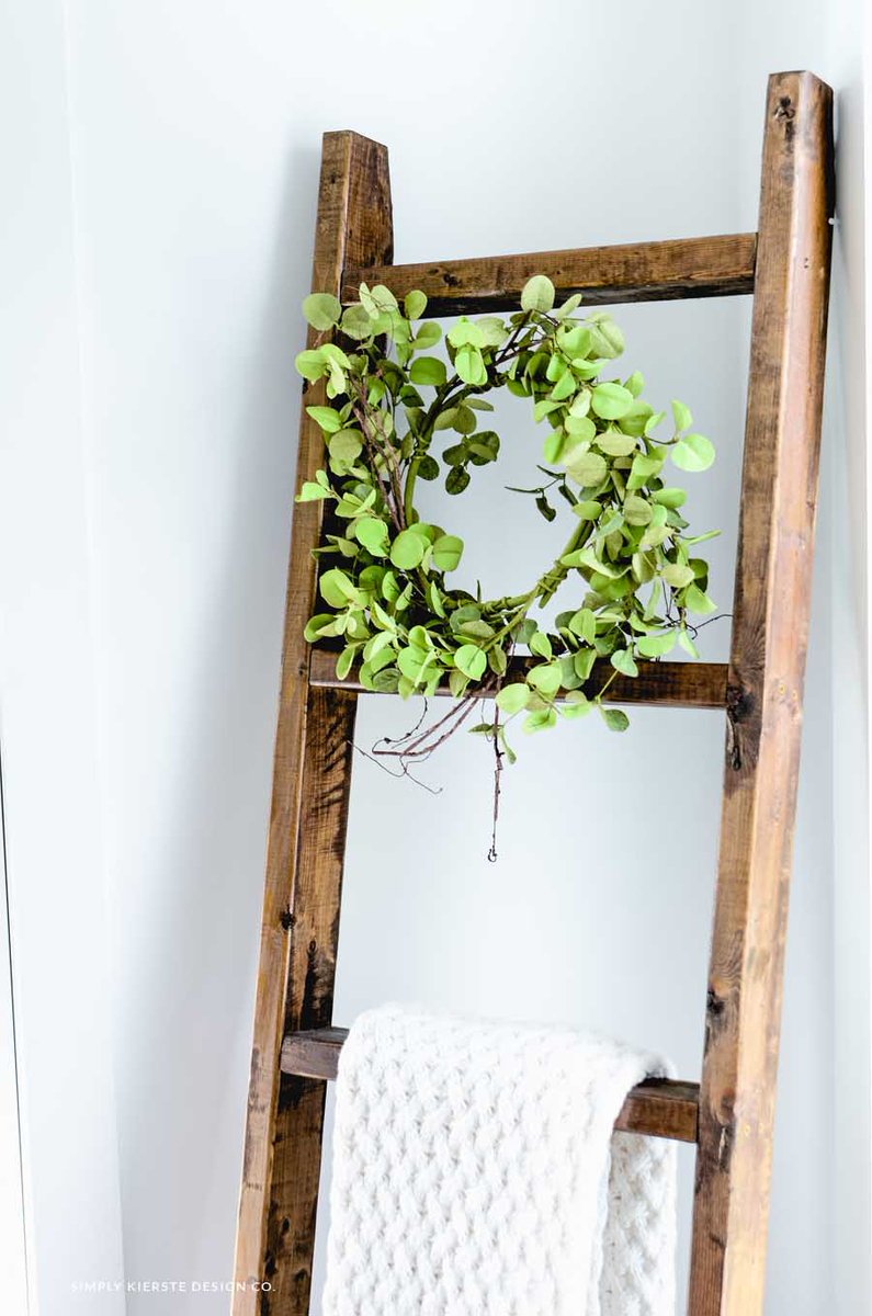 Easy #DIY Wooden Blanket Ladder in an hour and for less than $15! 
simplykierste.com/diy-wood-blank… #farmhousestyle