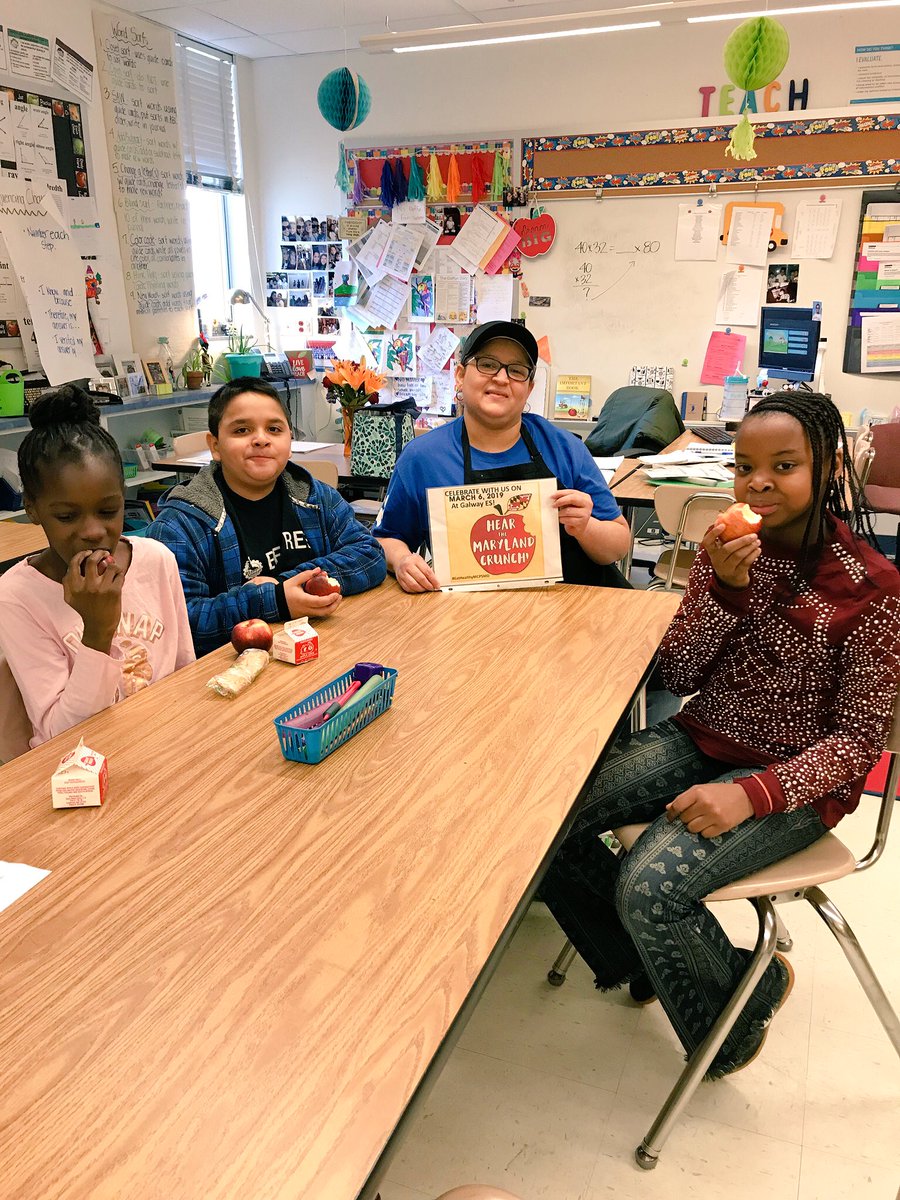 galwayprincipal's tweet photo. Hear the "Crunch". Happy to be a school that serves breakfast to every student. Ms. Gallo made sure apples for all. https://t.co/BfU7KRw6kW