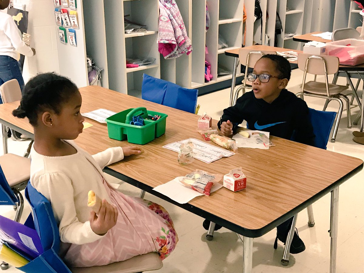 galwayprincipal's tweet photo. Hear the "Crunch". Happy to be a school that serves breakfast to every student. Ms. Gallo made sure apples for all. https://t.co/BfU7KRw6kW