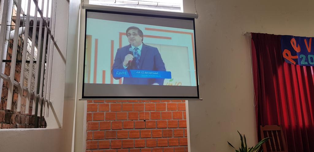 FoxramirezSORIA's tweet photo. Hola amigos... Dios te Ama... Yo también, Nosotros también (Iglesia Adventista del séptimo Versalles)... #MOP Marcos cap. 10 @PrEudis1 @mcoaugarte #Revive2019 https://t.co/SxTaiK3d0h