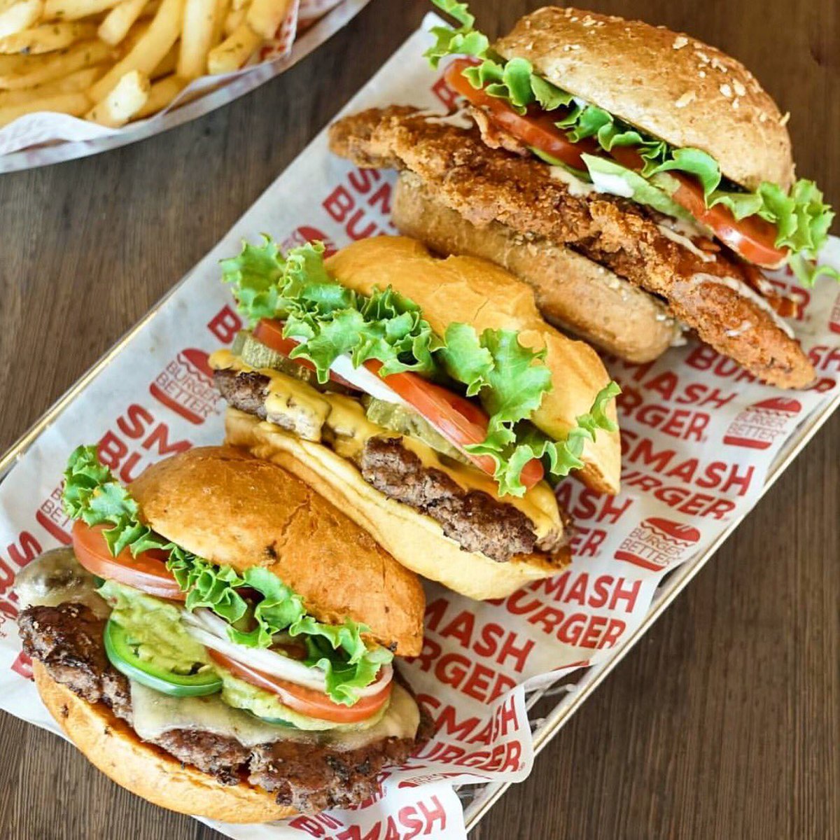 SmashburgerPTY's tweet photo. Llegó el fin de semana para compartir entre familia y amigos 🍔🍺😃 Esperamos por tu orden 🤳 
Delivery 214-1111 🛵
Ordena online https://t.co/aDSyHMlyZg
@appetito24 @ubereats_panama https://t.co/LnQ6eIoS43