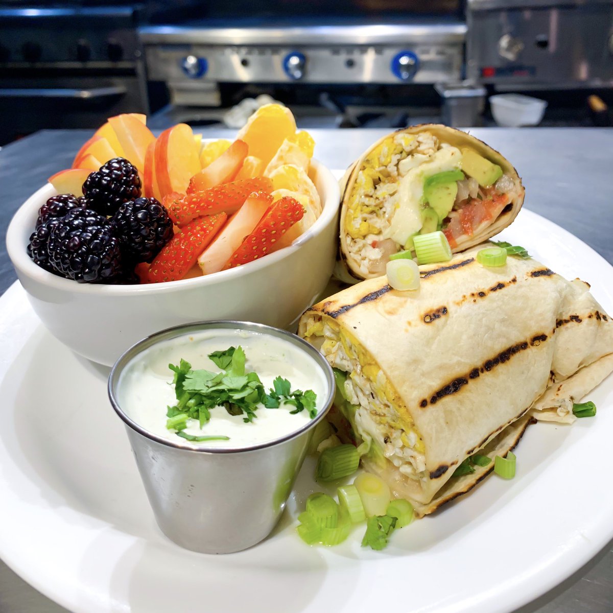 EmbersWv's tweet photo. Saturday brunch 11-4:

$2 mimosas 🥂
$3 bloody mary 🍹
$4 breakfast burritos 🌯

#emberswv #morgantown #wvu #brunch https://t.co/WJVVv6lUm6