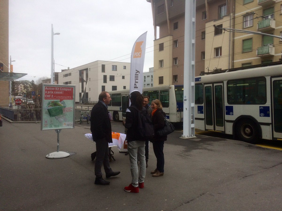 Emerick11111's tweet photo. Fort agréable après-midi à notre stand avec la récolte des signatures en faveur de l'initiative du @CVP_PDC "Freins aux coûts de la santé" et le soutien à notre candidat présent @axel_marion pour le Conseil d'Etat vaudois le 17.3.2019 ! #CEVD19 #AxelMarion @PDCPrilly @PDCVaud https://t.co/CrKLEUbcZm