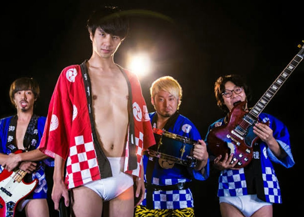 『四星球』
見た目🌟🌟🌟
曲🌟🌟🌟
パフォーマンス🌟🌟🌟🌟
モスキート音度🌟🌟🌟
総合評価A

法被と白ブリーフでステージを暴れまわる四国は徳島のバンド。
近年はMONSTER baSHでほぼ唯一モッシュをおこし　夢であったHEY!HEY!HEYにも出演。

 youtu.be/kKTn1YwctWs