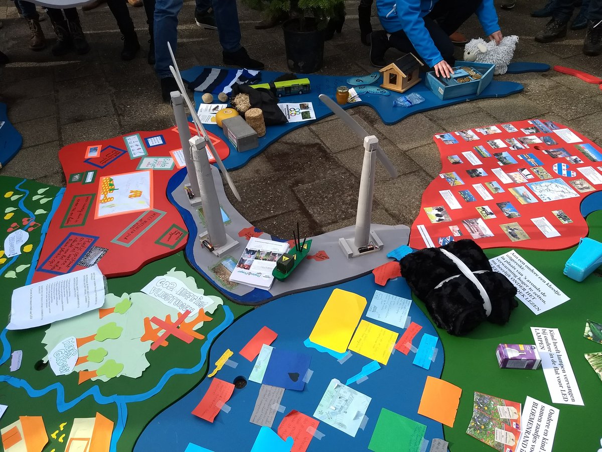 BryantHeng's tweet photo. Vanochtend in Barneveld bij de @christenunie 'klimaatjes' campagne actie aandacht voor zorg voor de schepping @A_Bouw_meester @CUFlevoland #PSWS2019 https://t.co/qV31mz5S1p