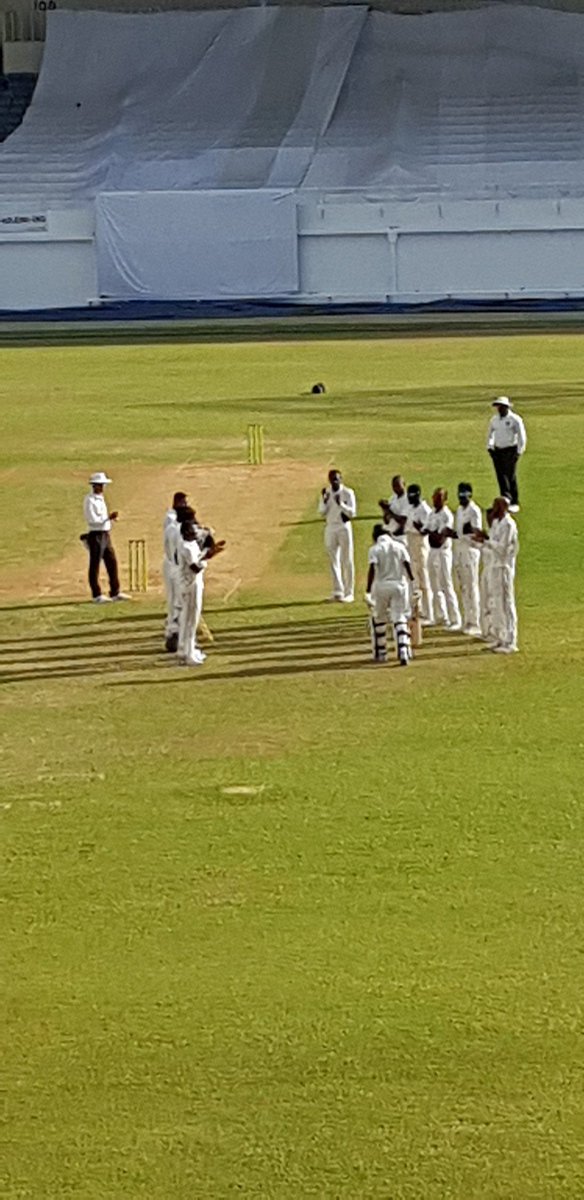 CaroleBeckford's tweet photo. Guard of honour for @nktmiller for his 100th first class 4Day #SabinaPark #JamvsBar https://t.co/o7QJhJyAZP