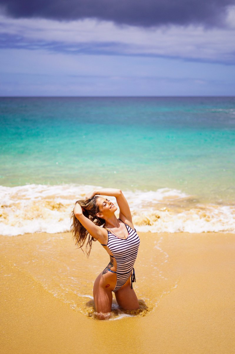 NeonGypsea's tweet photo. #Hawaii is always a good idea 🌺 #aloha #beachlife https://t.co/VrABYEPSTV