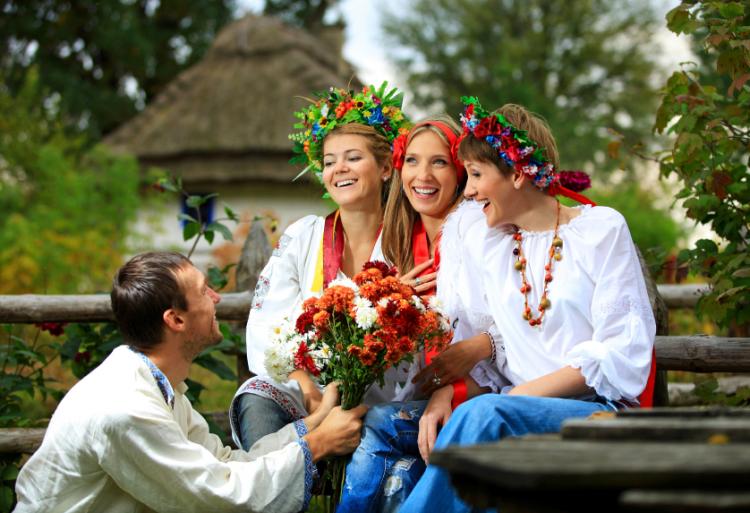 eesabroad's tweet photo. International Women's Day in Ukraine - https://t.co/KVS4v16fqv https://t.co/lkPdEUq5OA