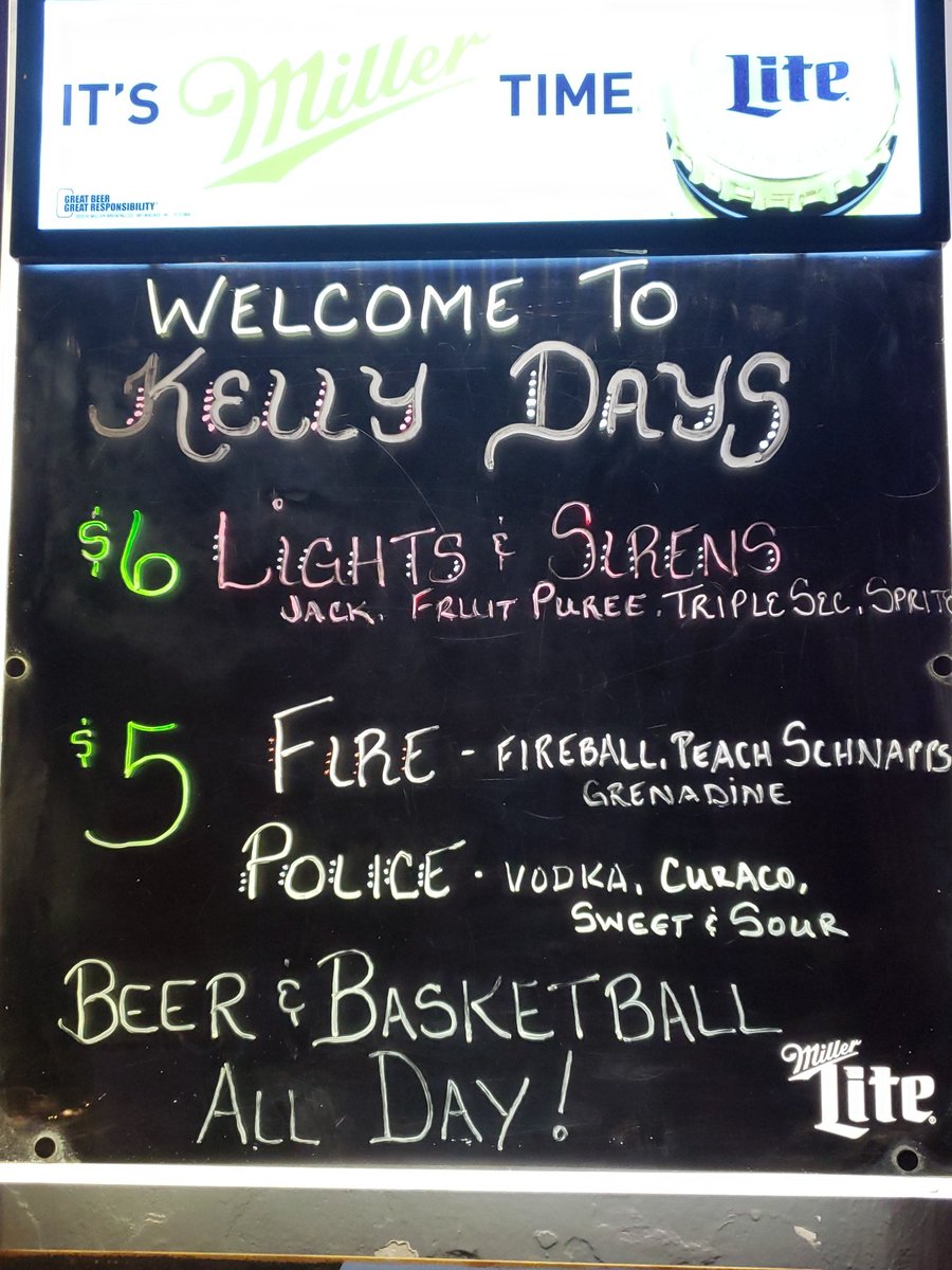 KellyDaysBar's tweet photo. Beers and Basketball #KellyDays #DTWS #camelcitynightlife https://t.co/8kxV6Mcglc