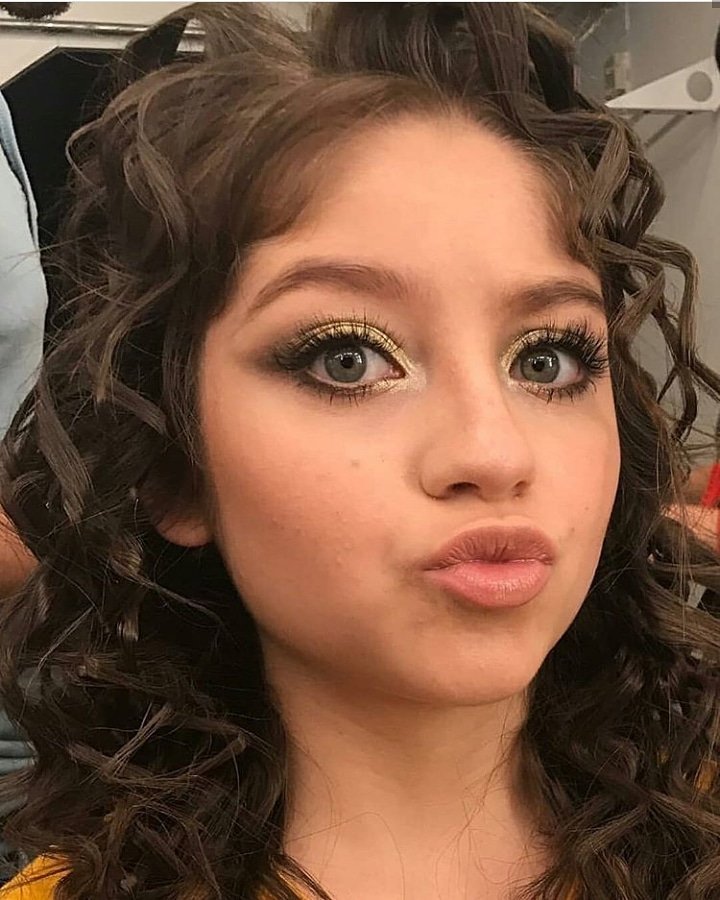 Karolsevillatw's tweet photo. NO PUEDO MÁS CON TANTA BELLEZA ES UNA BOMBA ESTA CHICA😘💕💣🌻😍 @karolsevilla @karolsevilla #karolsevilla #RecuerdosKS https://t.co/pWmDBKt7oW