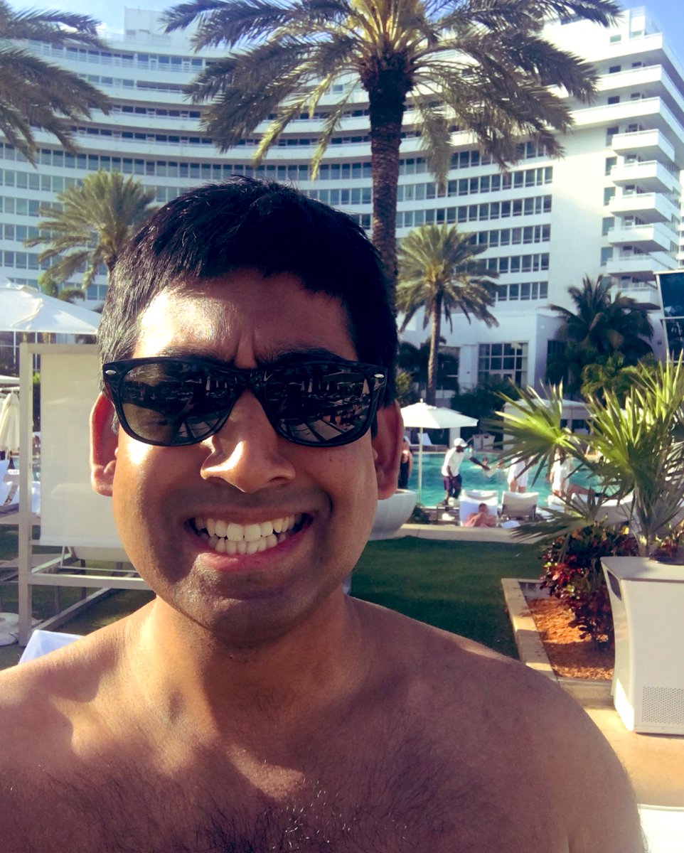 EmilJFernando's tweet photo. Glad they built in some downtime at #miamibreast to enjoy the lovely @Fontainebleau ! A little swimming is the perfect cap to the excellent talks earlier on #AxillaryManagement, #IORT, and #neoadjuvant therapy 😎 #bcsm https://t.co/onZzRJamew