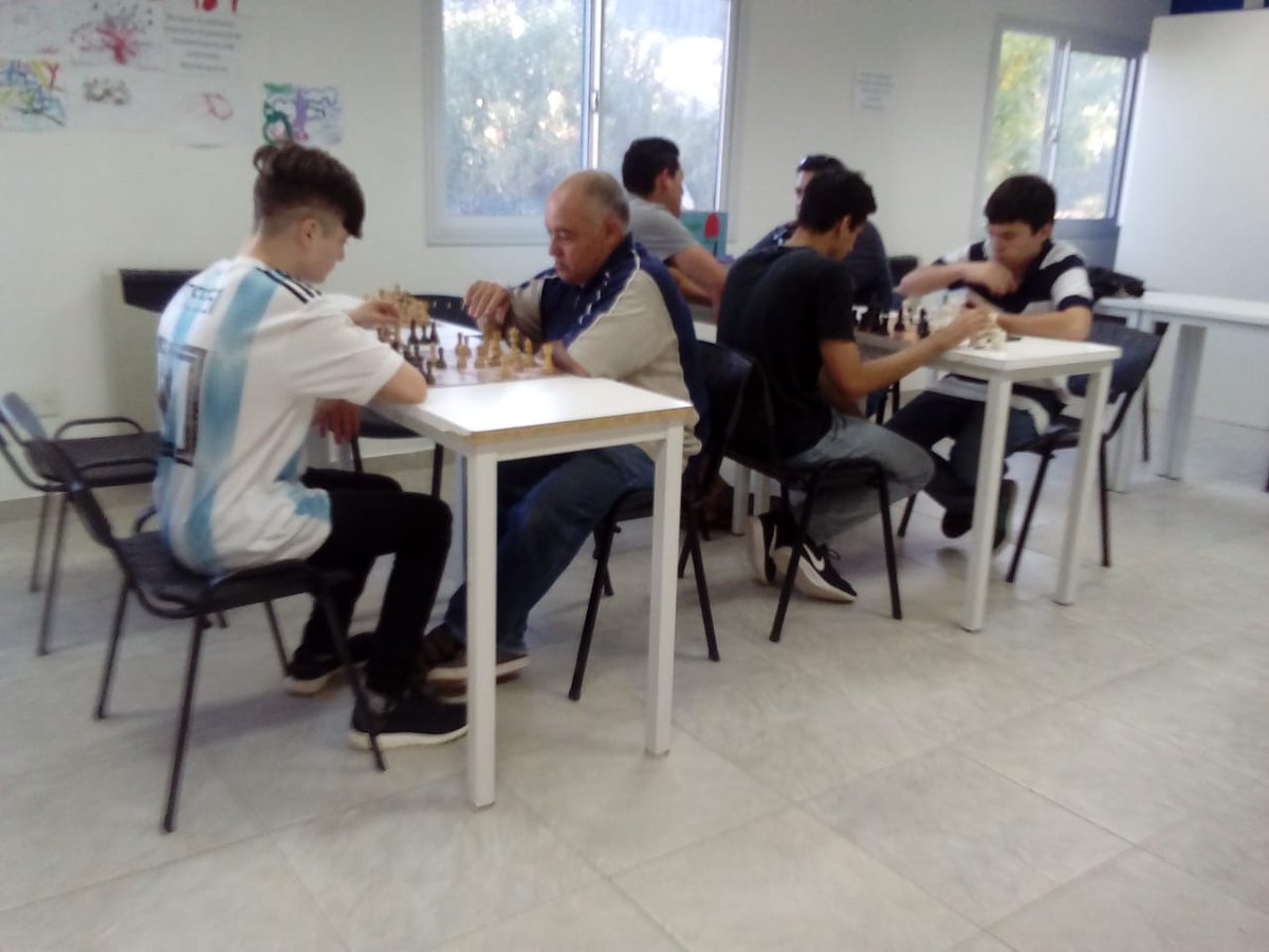 Cepla250's tweet photo. Juego mesa. X box. Ajedrez https://t.co/3v7RGrwoC9