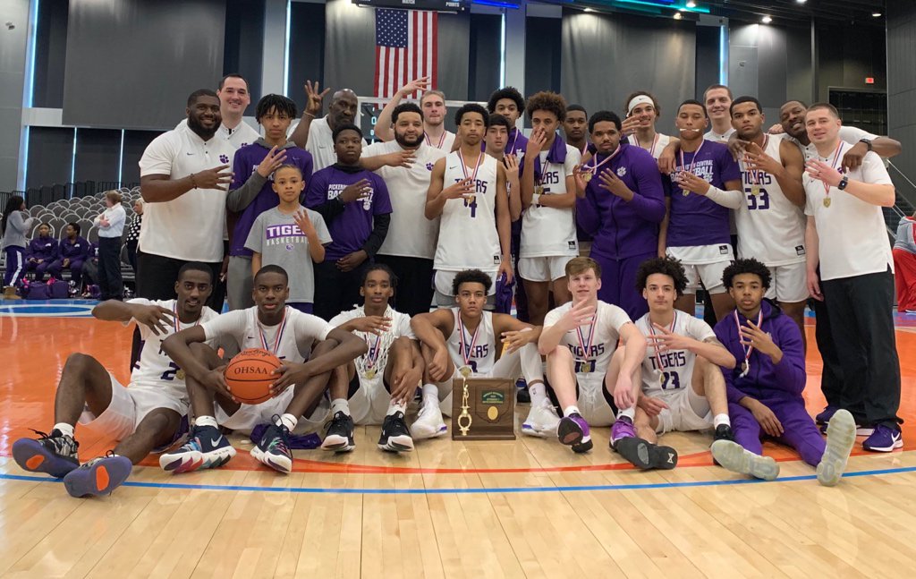 PCTigersHoops's tweet photo. 4 PEAT.

Marching on.

#FAMILY. 🐯 https://t.co/hWtrhOWjVe