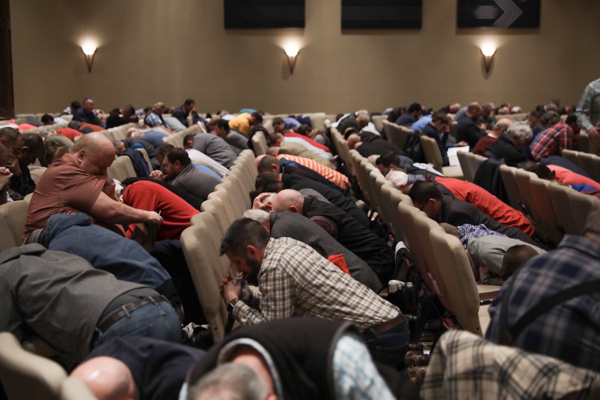 FBCFAMILY's tweet photo. 550 men + great music + great food + great preaching = a great weekend.

Thanks to every church that attended and a special shoutout to the men of FBC that served this weekend!  Mark your calendars for next year’s conference, March 13-14. Registration begins January 2020. https://t.co/xeT5hnhaEt