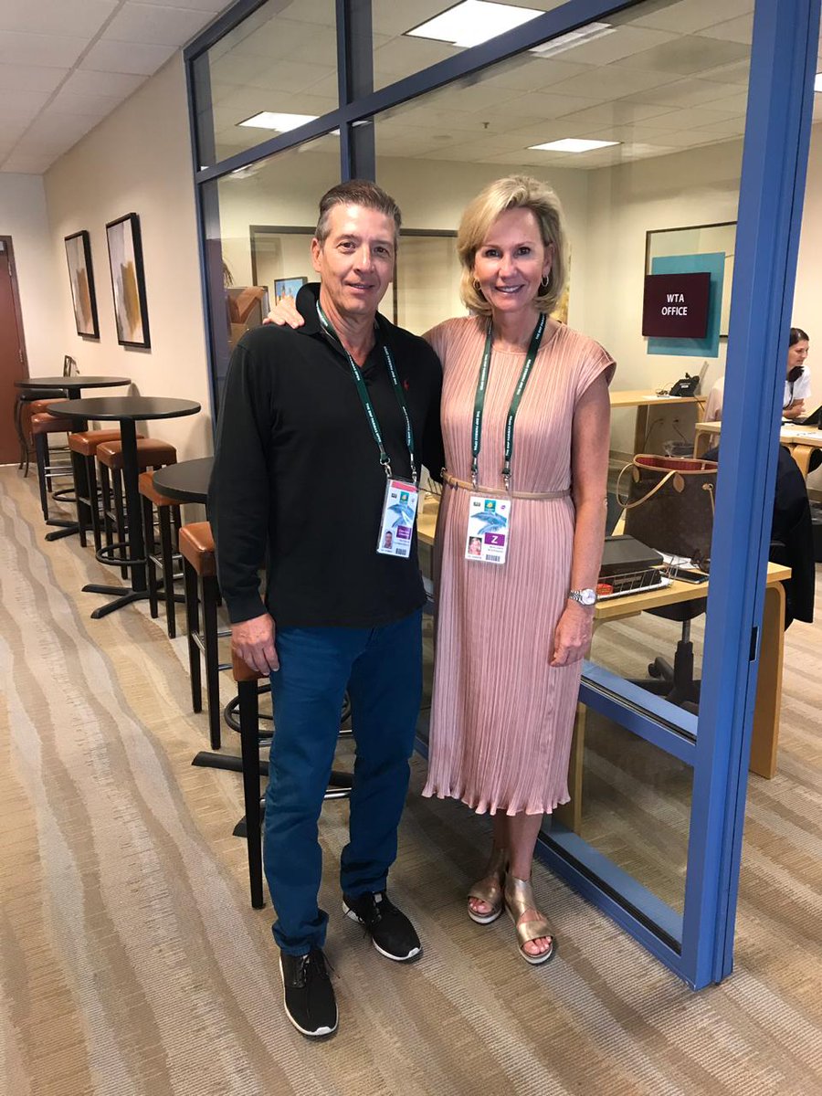 CopaColsanitas_'s tweet photo. Nuestro director @JhanEFontalvo junto a @MickyLawler presidenta de la @WTA ultimando detalles para el #ClaroOpenColsanitas
.
.
.
#CopaWTABogotá #Tennis #Bogotá @MatchTenis @elespectador @ELTIEMPO @fedecoltenis @ClaroColombia @ESPNtenis @ClaroSportsCo https://t.co/vdDg0RFkTs