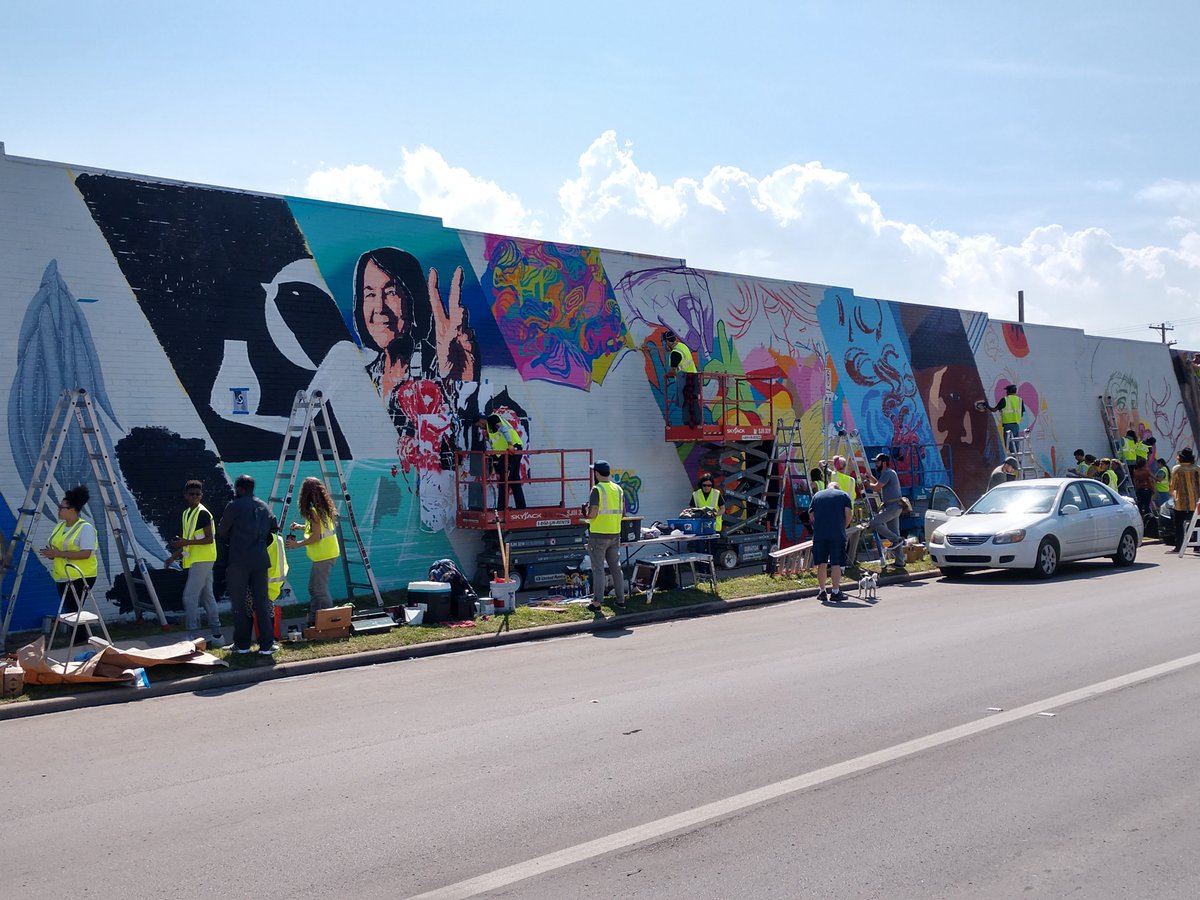 JKleinstreuer's tweet photo. Artists at work during @sxsw in #Austin on the side of the @NativeBar #SXSW #SouthBySpectrum https://t.co/HkHBgShfut