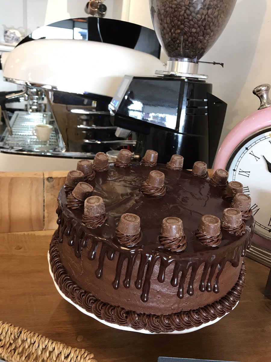 Today marked our 3yr anniversary of trading...we did it in style with a sell out day and this ooey gooey yummy chocolate cake! Thanks all😊