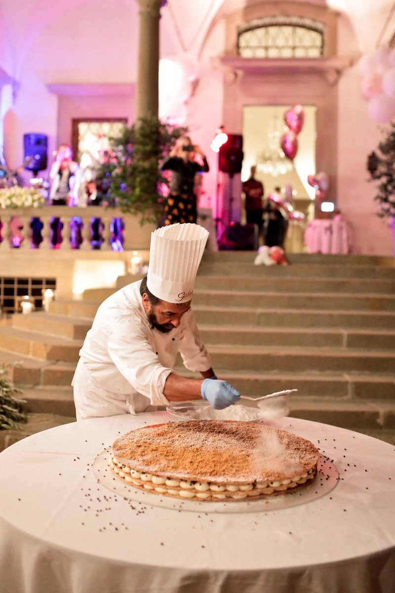 conamorewedding's tweet photo. Typical Italian #weddingcake prepared in front of your guests 💕 It makes your wedding in #tuscany something really special 🍰 #showcooking #weddinginitaly #galateoricevimento @FacibeniPics https://t.co/vOWilHxj3b