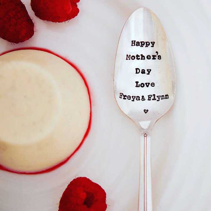 La de da Living tweet media