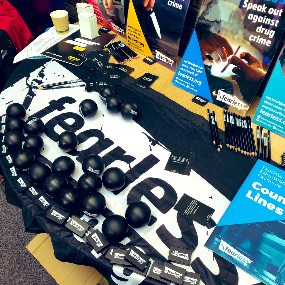 Fearless_Surrey's tweet photo. ⚫️⚫️⚫️ Before and after the Great Stress Ball Pillage of 2019 ⚫️⚫️⚫️
#HappyFaces #CrimeAware
#GuildfordMockTrials #MockTrials https://t.co/runoBIA9BT