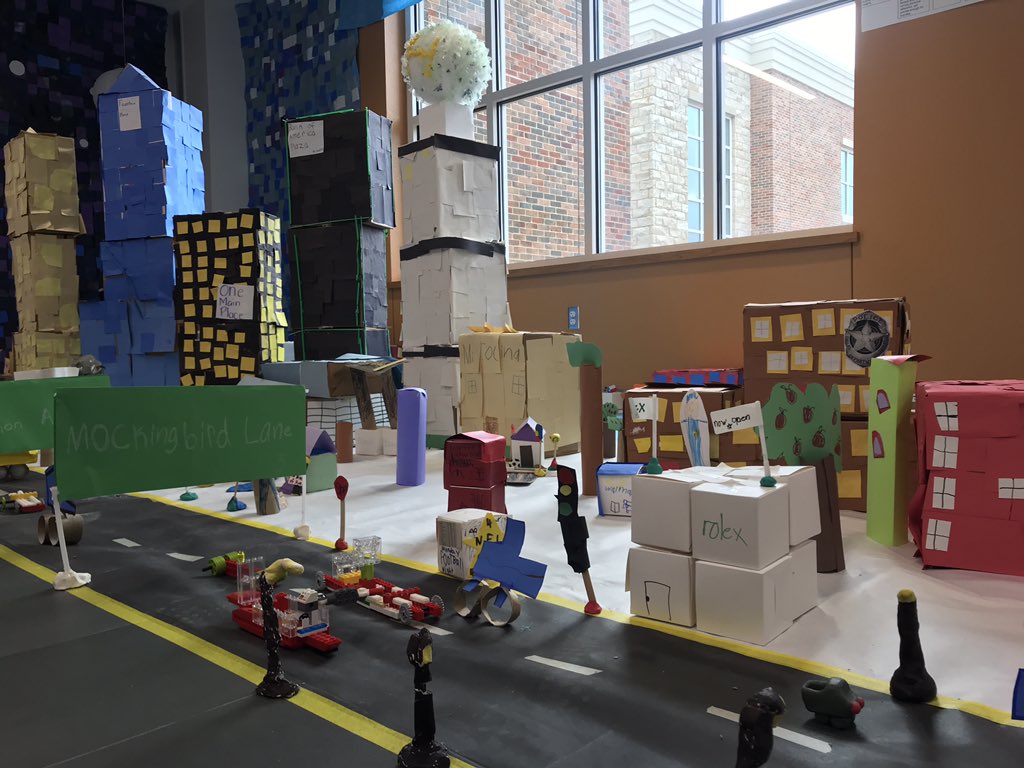HyerHuskies's tweet image. K-2 graders have been working on the student design process by creating a city. Connect, Focus, Ideate, Prototype. Now for the prototype city, Dallas!  Amazing Huskies! #futurereadylibrary #designthinking