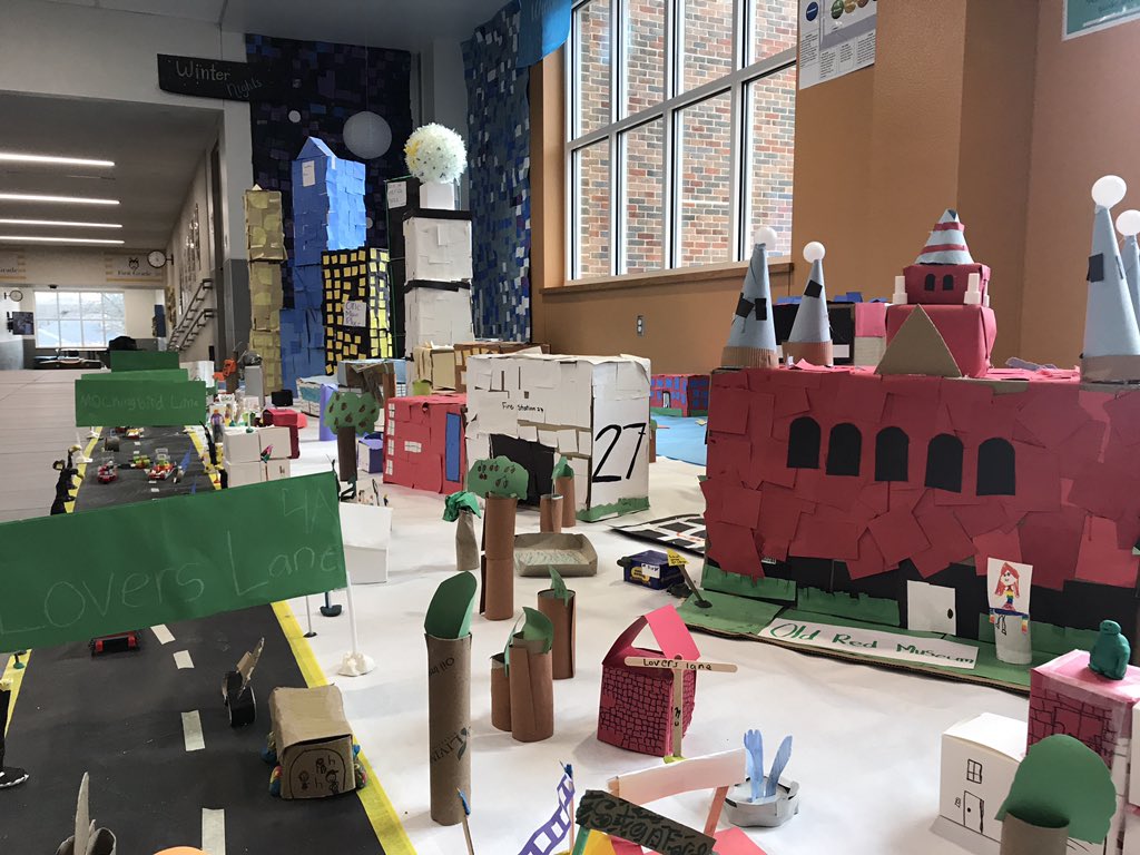 HyerHuskies's tweet image. K-2 graders have been working on the student design process by creating a city. Connect, Focus, Ideate, Prototype. Now for the prototype city, Dallas!  Amazing Huskies! #futurereadylibrary #designthinking