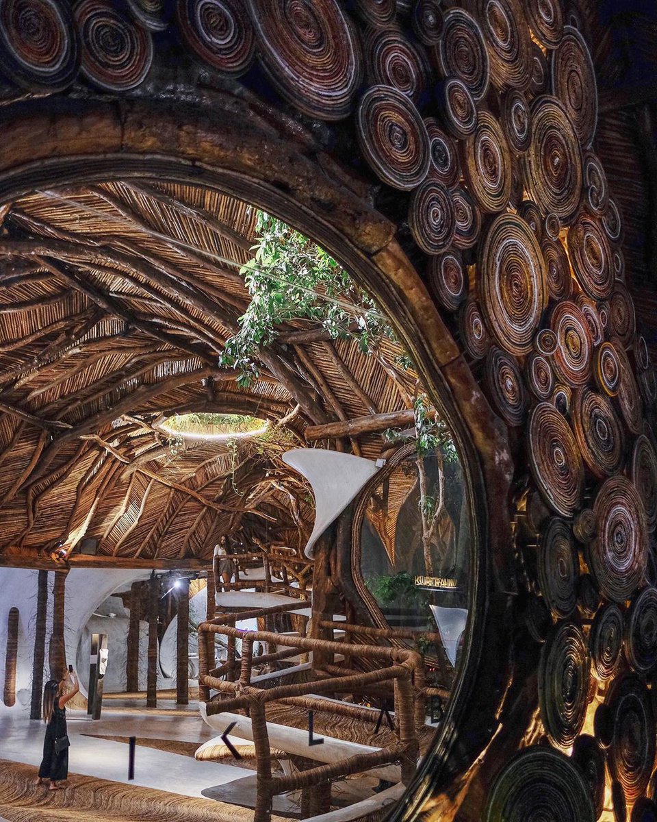 Azulikofficial's tweet photo. Marvel at the sublimity of artistic creation.
.
.
#azulik #azuliktulum #nature #trees #treehouse #caribbean #tulum #tulummexico #mexico #jungle #iklab #art #artgallery #azuliktribe #repost 📸 @thewildwonders https://t.co/yTph1YQEBN