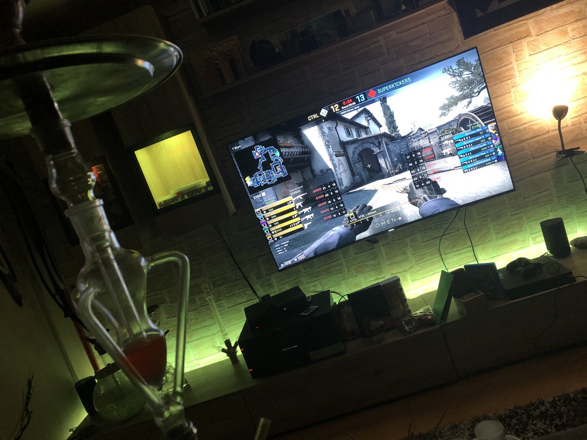 Mates anfeuern!! Auf gehts Jungs holt euch den Pott! @Almeus_CSGO <a href="/noXiouzCS/">Justin H.</a> @SebeTheNiceDude <a href="/WhizzCS/">Sascha Kerkmann</a> <a href="/CTRL_team/">CTRL</a> #einfachnei <a href="/OMENbyHP_de/">OMEN DACH</a> <a href="/myKnochen/">Knochen</a>