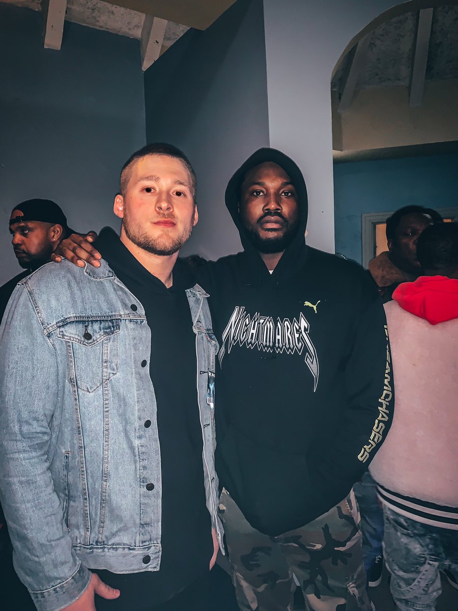 RocNationSports's tweet photo. The Motivation Tour hits Chi City. @nkwiatkoski27 x @MeekMill #RocFam 👐 https://t.co/9fsKzqmU1Y