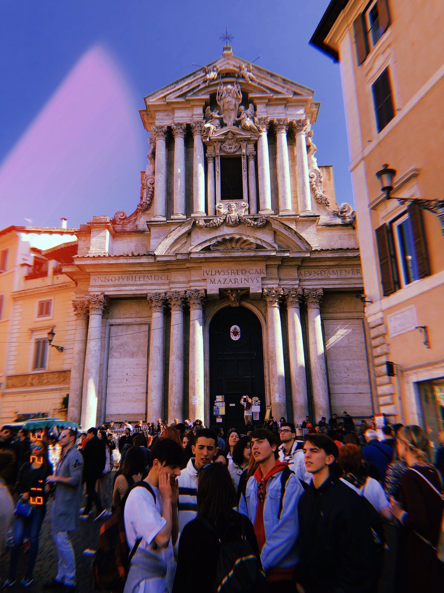 perksofbeingrf's tweet image. “Go to class, save money, travel, repeat” 😻✨