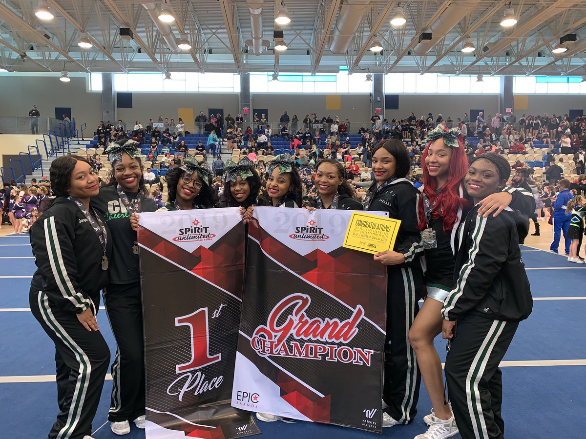 chflowers_cheer's tweet image. Chesapeake Championship was great! First place 🥇 and Grand Champions! #goldbid👀 #backinthelab