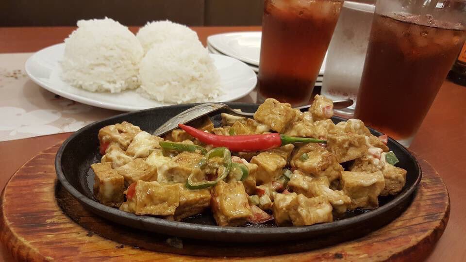 Match the Las Vegas heat with Max's Sizzling Tofu! 

Tofu cubes with chopped onions and peppers, glazed with a special sauce and topped with chili. Served smoking hot on a sizzling plate!

 #MaxsRestaurant #LasVegas #satchat