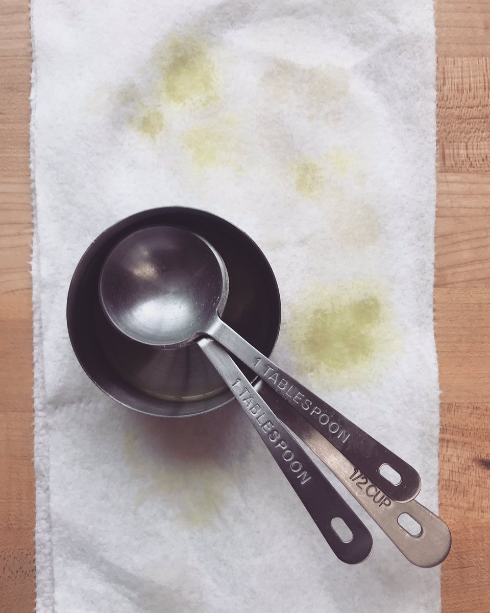 fawnlilybotanic's tweet photo. Serum makin’ and the studio smells like flowers 💐 #loveyourskin #botanicalbeauty #naturalskincare #selfcare #botanicalskincare #plantbased #facialserum #handcrafted #smallbatch #fawnlilybotanica https://t.co/WQOrbgimEw