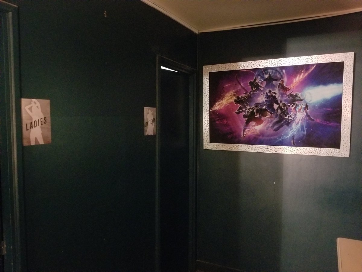 VRTvingt's tweet photo. Un petit tour au #DMC5Kitchen pour dîner avec des amis et être dans l'ambiance #DevilMayCry5
Les tableaux qui ont la classe ;) https://t.co/USd81ed1fu