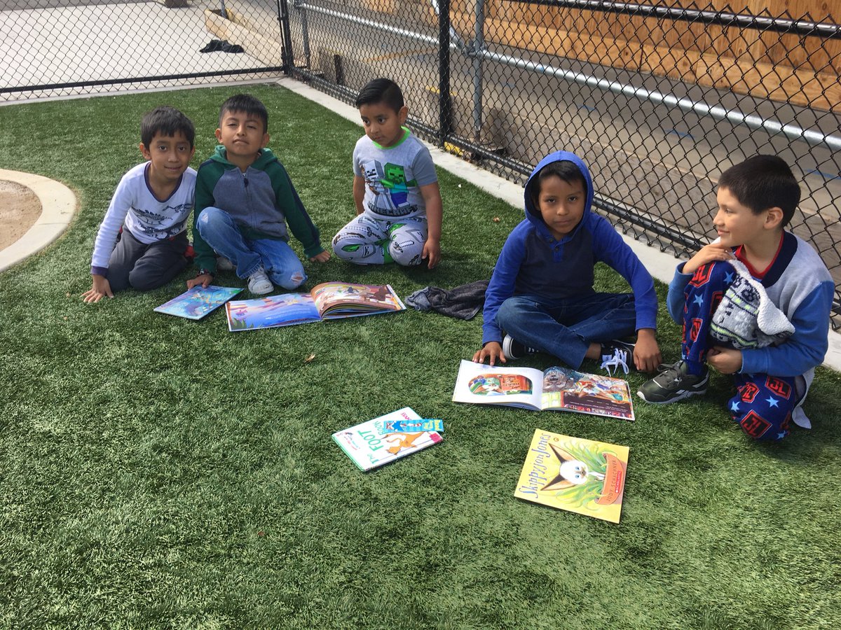 Read Across America week ends with a visit to our kindergarten buddies to what else but...READ😀📚❤️!@LMA_SMUSD @misslauramonte