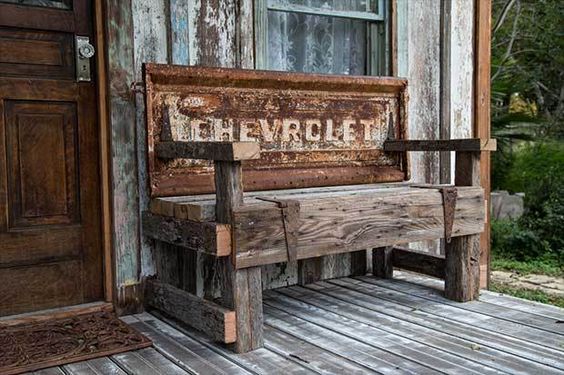 MachineryPete's tweet photo. Tailgate bench = Very Yes https://t.co/M7BpzuMjPU