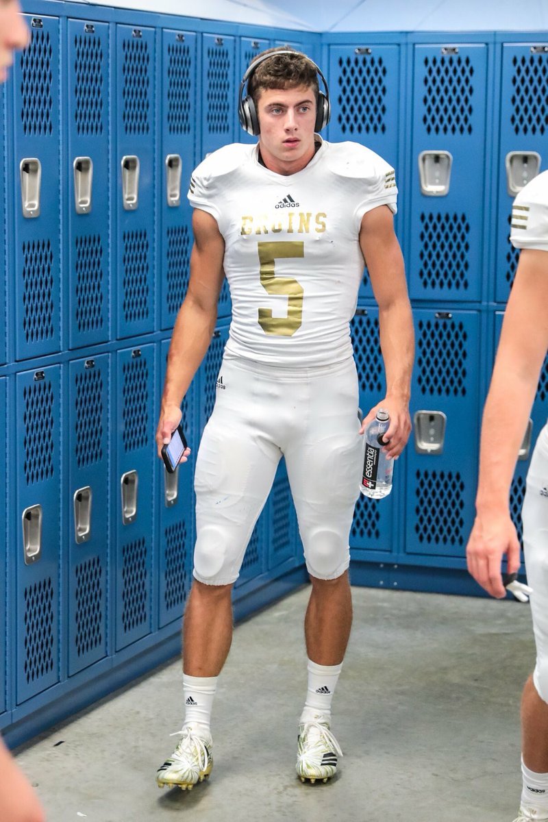 🚨QB Individual Period   1:30pm 🚨
Elite WR Training Sunday 2pm  (3-10-19) 
Grades: 7th - 12th 
Cost: $30
Space Is Limited (6 QBs - 16 WRs)
RSVP Required 501-200-2800
#Go2Guys #Go2Gang #DualThreatQBs #QBcollege