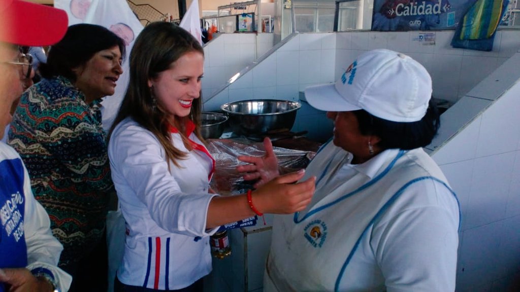 CarlaCevallosR's tweet photo. Agradezco el cariño que recibo en las #33ParroquiasRurales de mi querida ciudad. Con #SolinesAlcalde haremos de la ruralidad la base productiva y económica para toda la capital. #ContigoQuito #CarlaCevallosConcejalRural https://t.co/pxHBzwHm0I