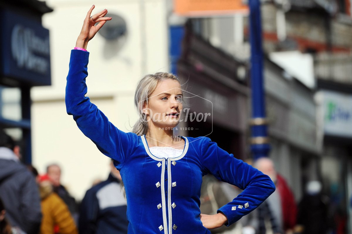 DaiLight91's tweet photo. A couple of photos from @CwlwmCeltaidd performing around Porthcawl today https://t.co/tXdemNYogZ
