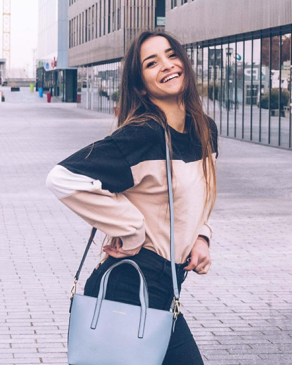 EminiHouse's tweet photo. The quality of your life is the quality of your relationship. Get some fun and make yourself fabulous, my princess 👑 @Andreea455 https://t.co/BfeEqiL18e