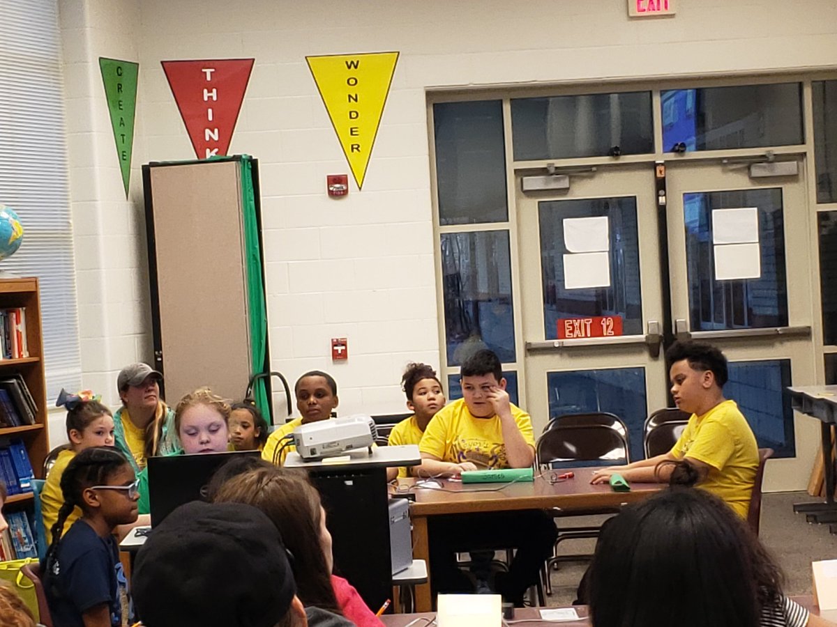 robinsonNrm210's tweet photo. @SempleStars Mayor's Cup Time #WeAreJCPS #724magic @saraeadkins https://t.co/gITt1H9psp