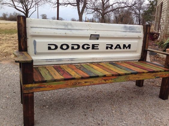 MachineryPete's tweet photo. Tailgate bench = Very Yes https://t.co/M7BpzuMjPU