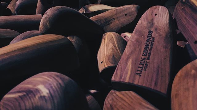 ChrisAtOnce's tweet photo. Every great pair of shoes deserves these. .
.
.
#woodlore #allenedmonds #allenedmondsstrand #shareallenedmonds #allenedmondsshoes #woodloreshoetrees #shoetree #mensfashion #mensshoes #goodyearwelt #handcrafted #woodworking https://t.co/texj4bzVEG https://t.co/jdCL7eROEv