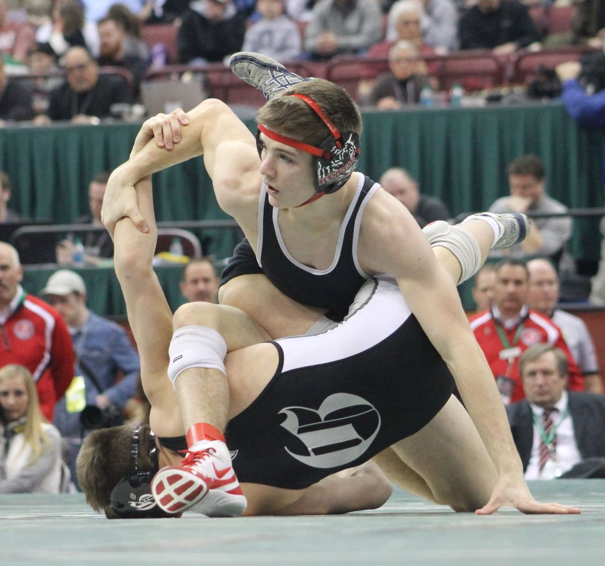 BradMorris83's tweet photo. One-year ago from tonight. #backtobackstatechamp @nate_keaton32 https://t.co/rxFlIwz0mE