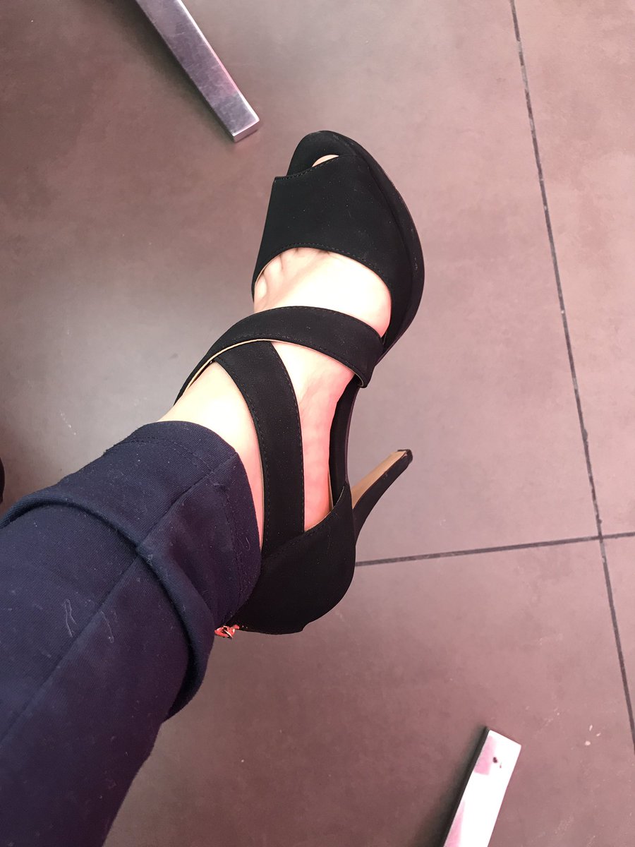 EriZanabria's tweet photo. Los de hoy #godinezgoals #gillioshoes #SaturdayThoughts #FelizSábado https://t.co/NlU52cpDWF