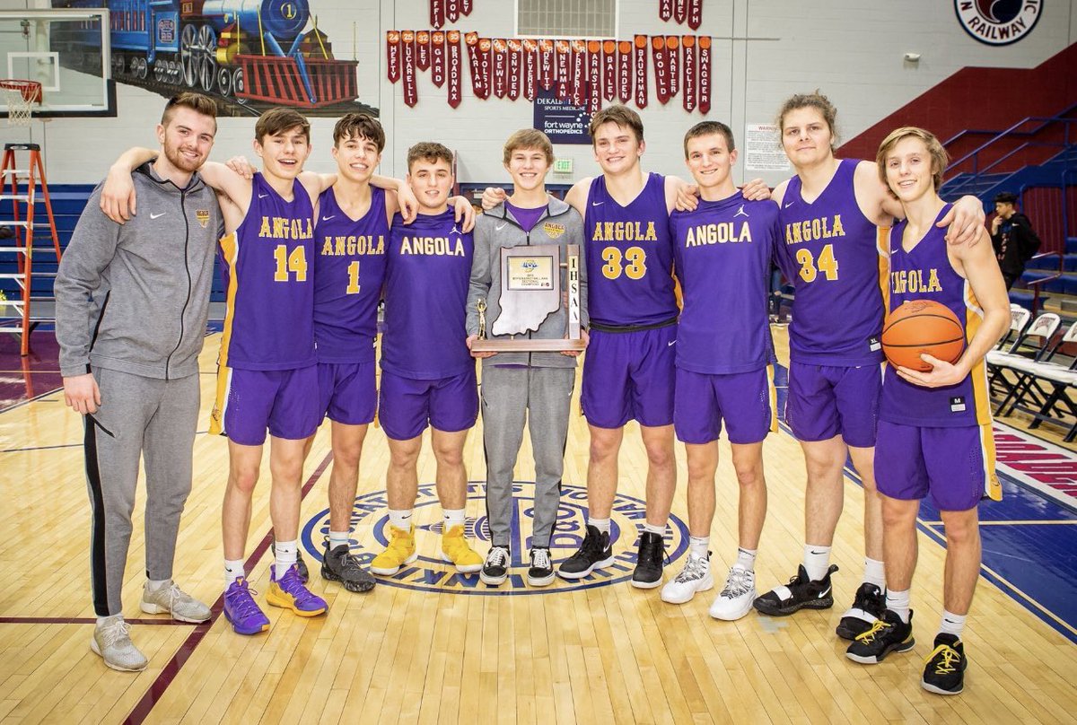 Coach_Bentley1's tweet photo. Coaches need to pay attention... we get lost in “teaching the game and life” to our players, PAY ATTENTION... I’ve learned more from this group of 9 young men... greatness awaits them. Great future husbands, great future fathers, great human beings! Teaching goes both ways! https://t.co/h4peS2Aujp
