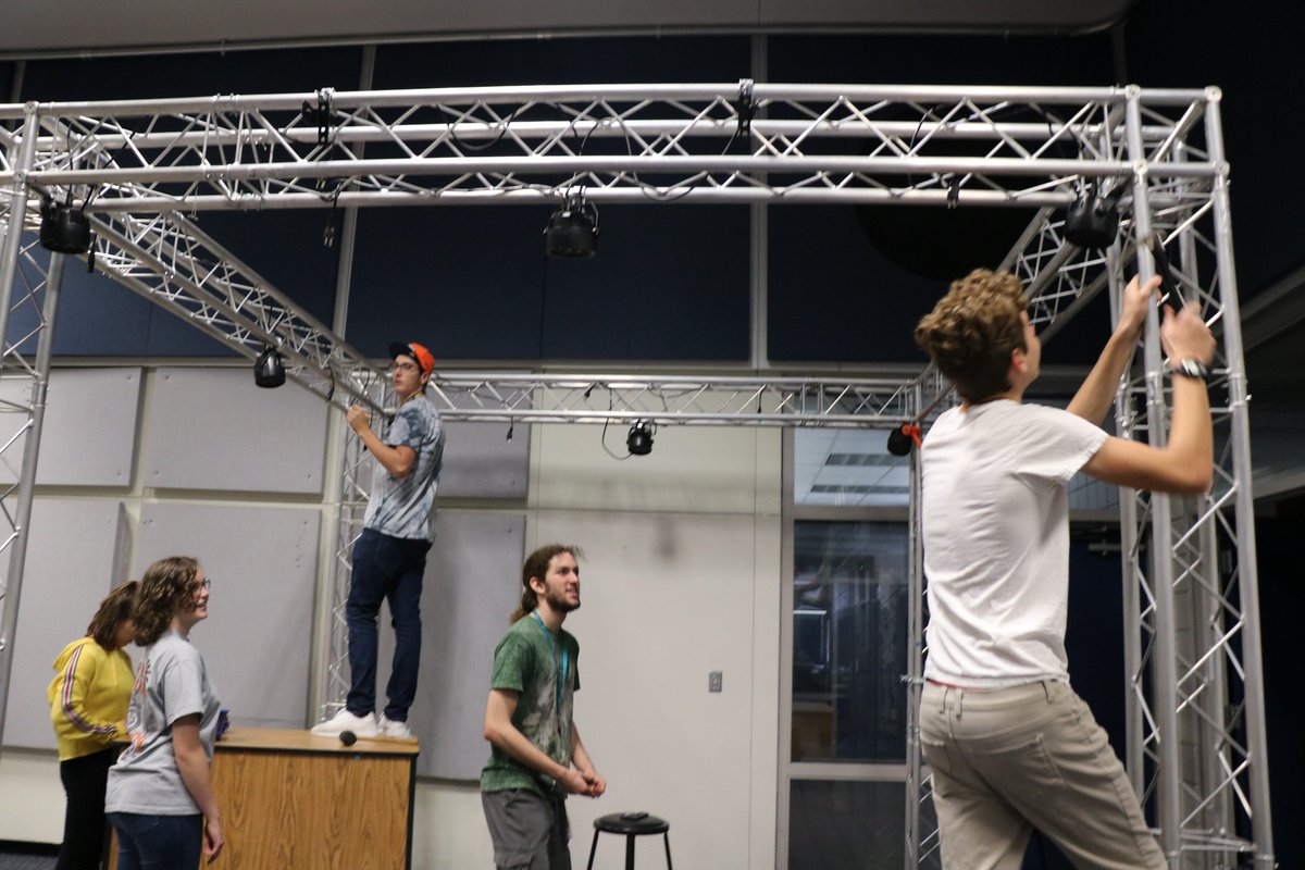 Taking apart the pit ready to go to competition..