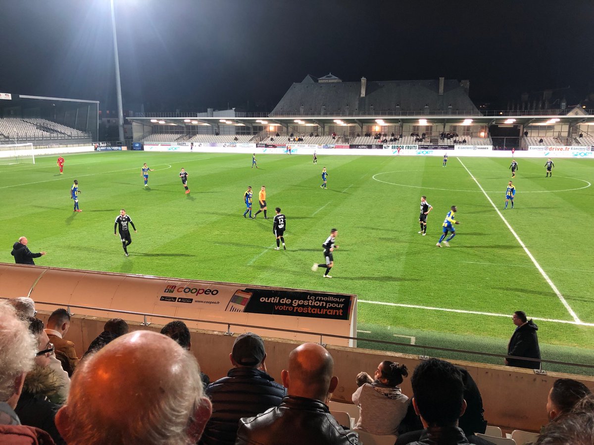 XSpaceCrafqu's tweet photo. #vocpoissy mais où est ⁦@KARLOLIVE⁩ ? Pas devant ! https://t.co/AhO86VzTtw